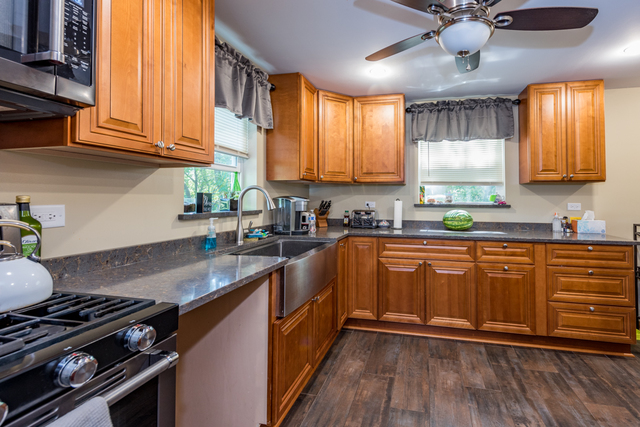 1910 North Green Bay Road Zion, IL 60099 - Photo 5 of 31