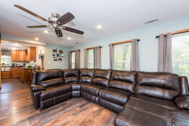 1910 North Green Bay Road Zion, IL 60099 - Photo 7 of 31