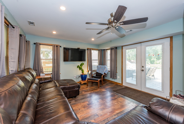 1910 North Green Bay Road Zion, IL 60099 - Photo 8 of 31