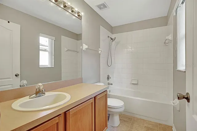 $2,295 | 6165 Skylarkcrest Drive, Lithia, FL 33547