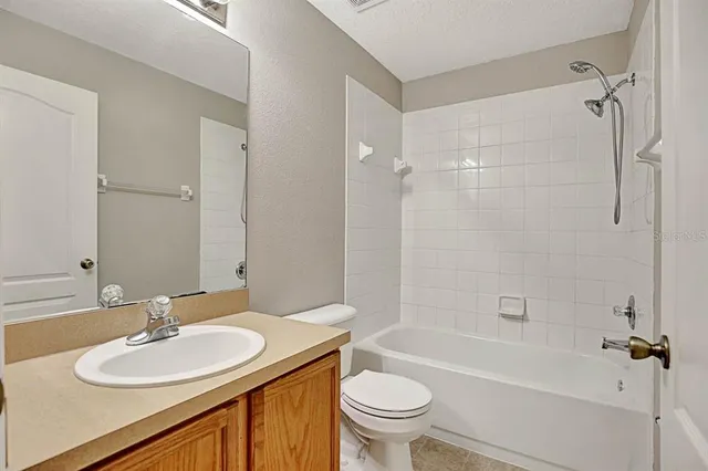 $2,295 | 6165 Skylarkcrest Drive, Lithia, FL 33547