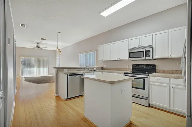 $2,295 | 6165 Skylarkcrest Drive, Lithia, FL 33547