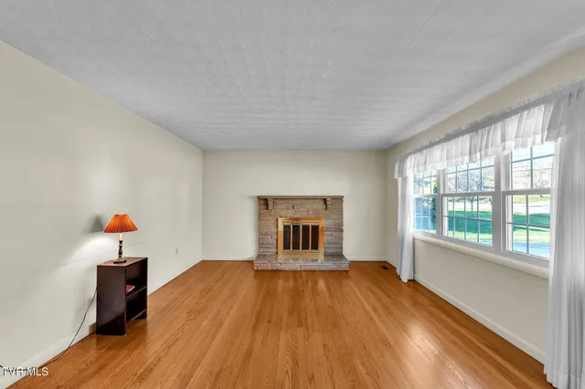 $295,900 | 19168 Mercedes Drive, Abingdon, VA 24210