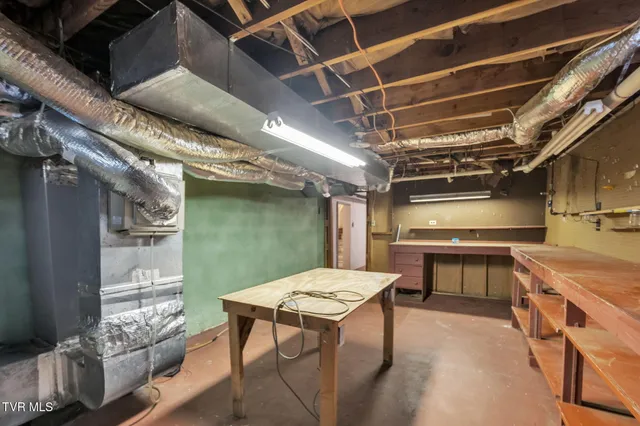 $295,900 | 19168 Mercedes Drive, Abingdon, VA 24210