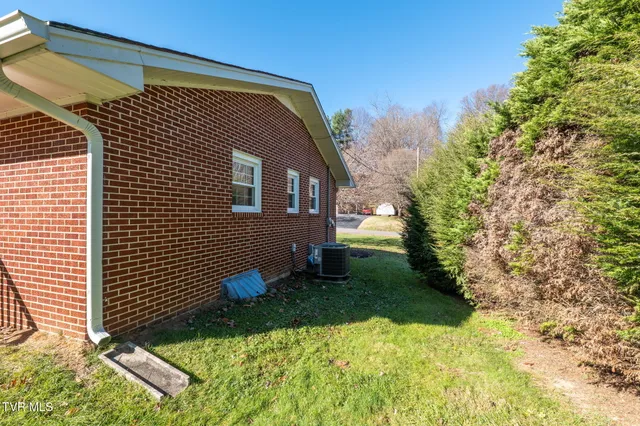 $295,900 | 19168 Mercedes Drive, Abingdon, VA 24210