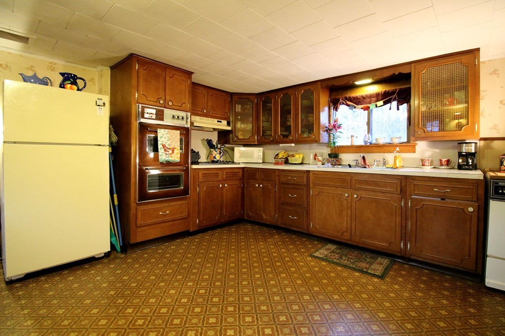 98 Narrows Road Westminster, MA 01473 - Photo 3 of 19 Gallery Image 3