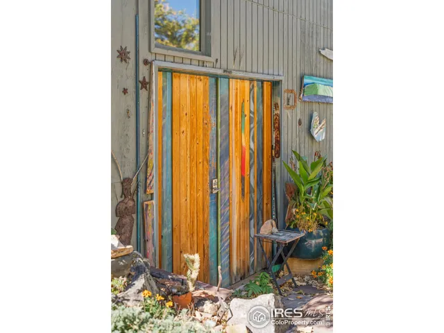 a dining room filled with lots of white furniture