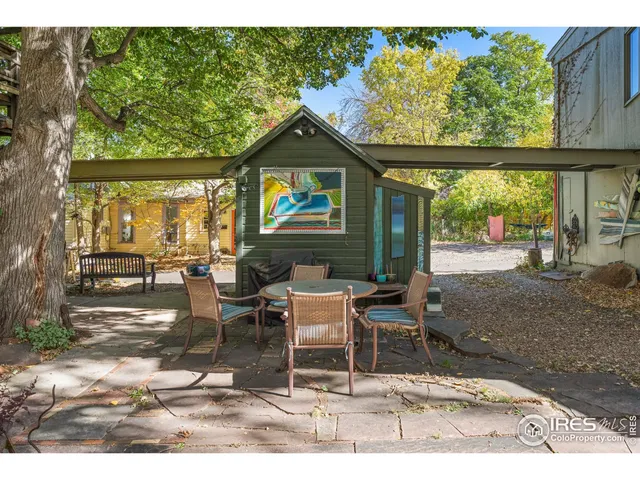 a view of a house with outdoor space