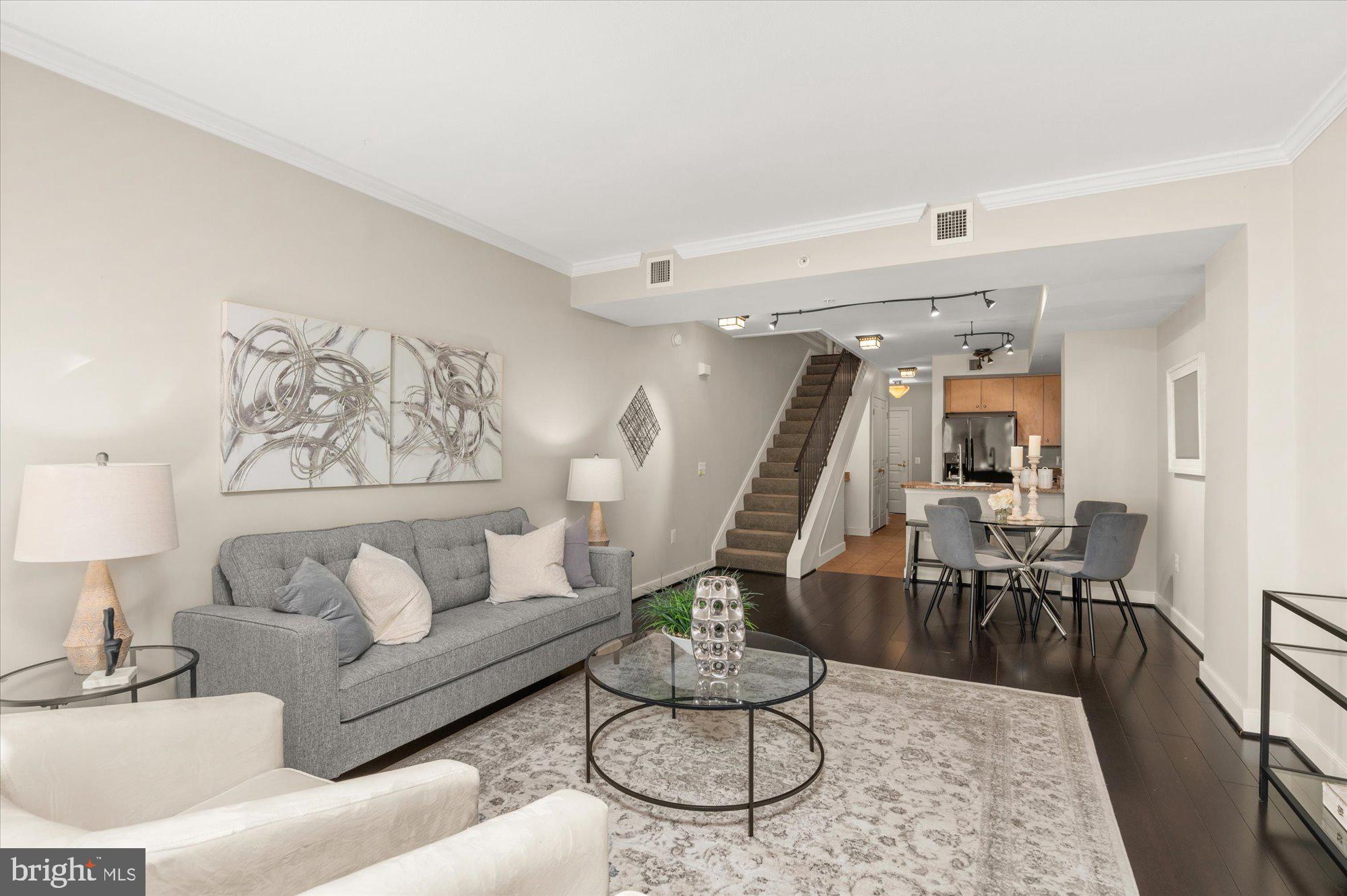 Welcome to 854! Quiet Residence in the Heart of DC