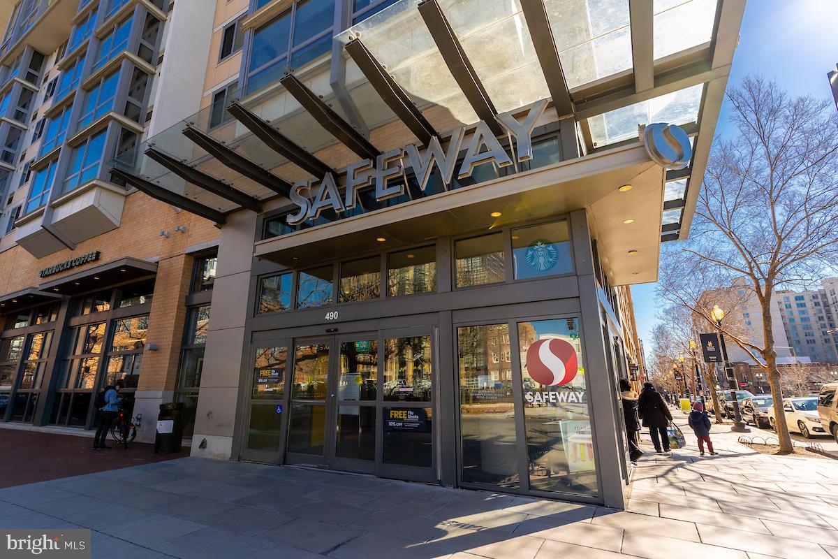 616 E Street Northwest, Unit 854 Washington, DC 20004 - Photo 82 of 87 Safeway Supermarket is within Walking Distance