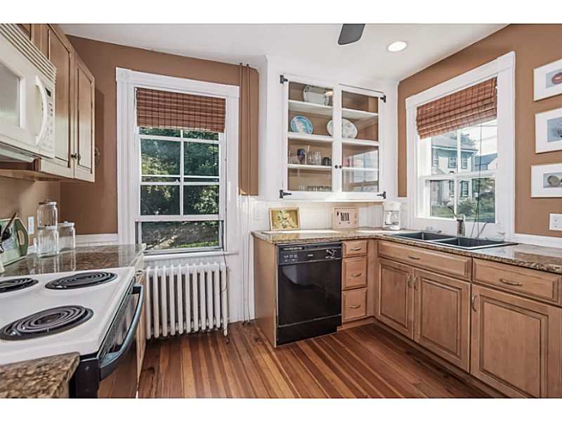 41 Merton Road Newport, RI 02840 - Photo 5 of 25 Kitchen. 1st Floor Apt