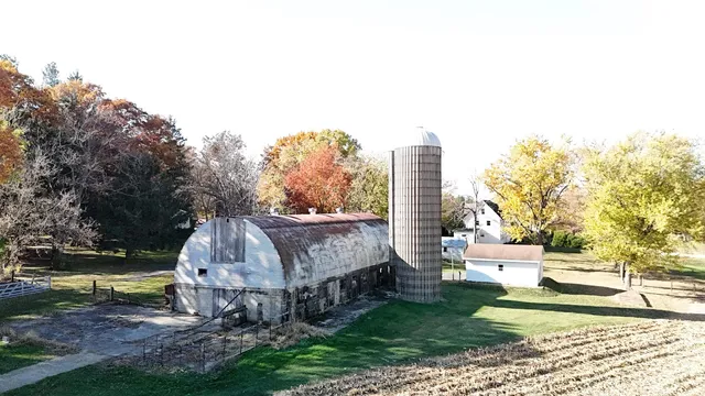 a view of a garden with houses
