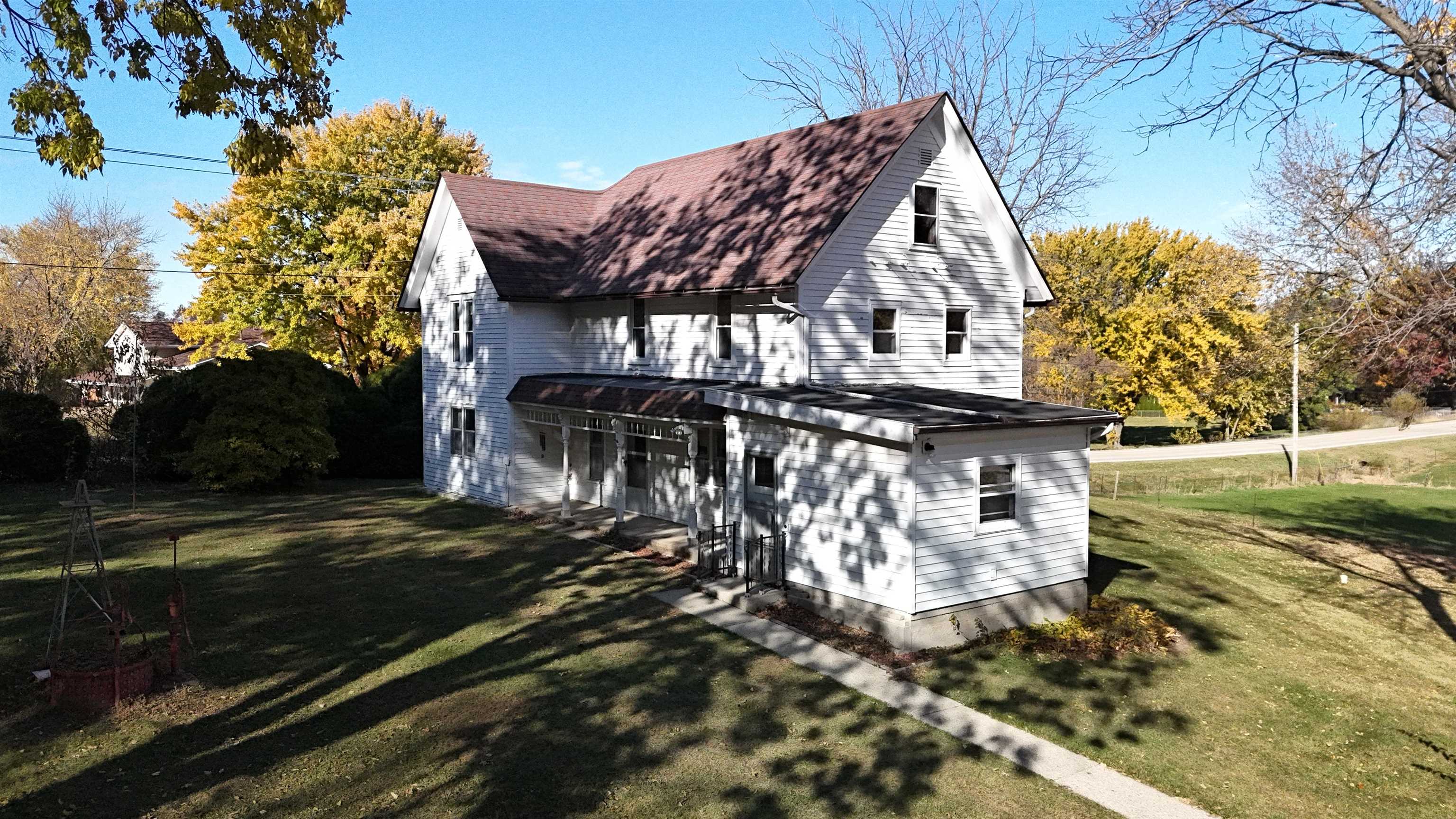 9729 Beaver Valley Road Belvidere, IL 61008 - Photo 29 of 55 a view of a house with a yard