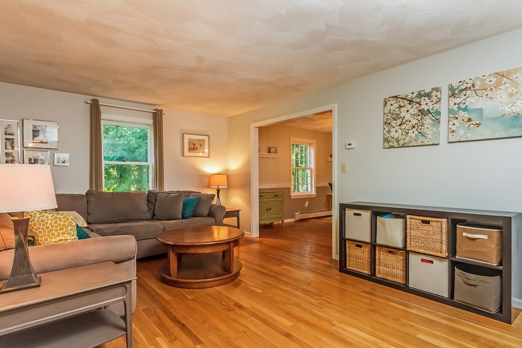 522 Martins Pond Road Groton, MA 01450 - Photo 4 of 30 Gallery Image 4