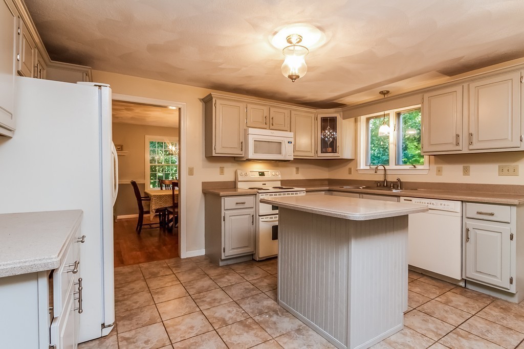 522 Martins Pond Road Groton, MA 01450 - Photo 8 of 30 Gallery Image 8