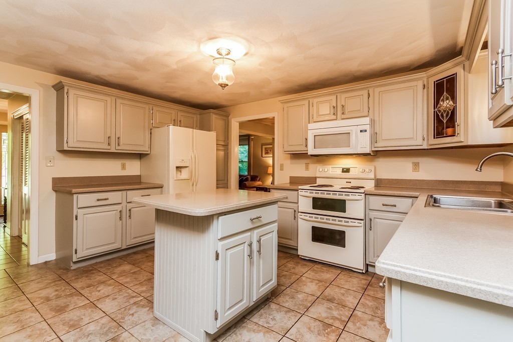 522 Martins Pond Road Groton, MA 01450 - Photo 9 of 30 Gallery Image 9