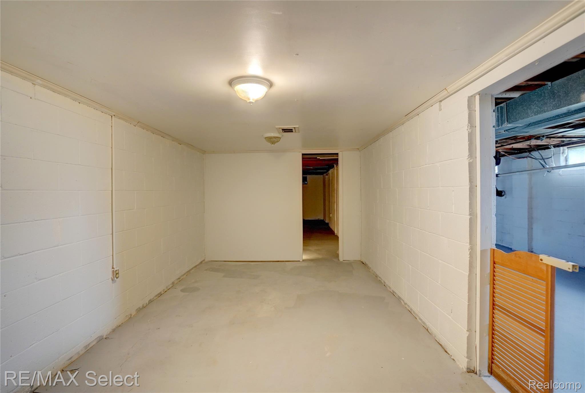 6237 East Pierson Road Flint, MI 48506 - Photo 27 of 29 6237 E Pierson Rd 49.jpg