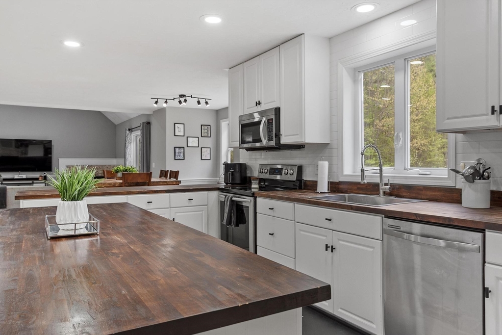 731 Foster Road Ashby, MA 01431 - Photo 10 of 42