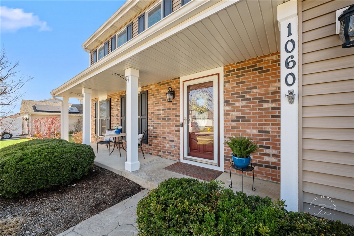 1060 Cliff View Lane Carol Stream, IL 60188 - Photo 2 of 17