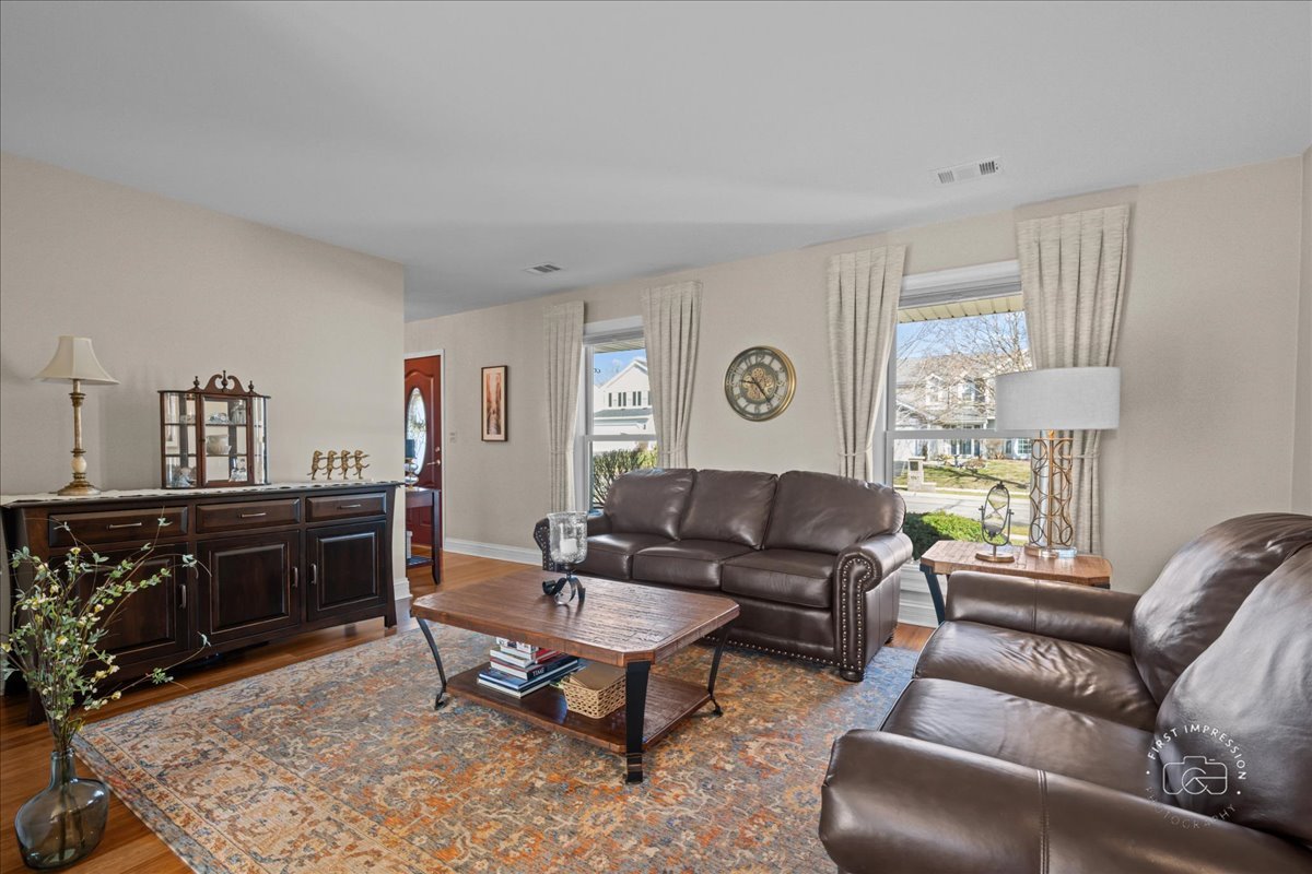 1060 Cliff View Lane Carol Stream, IL 60188 - Photo 3 of 17