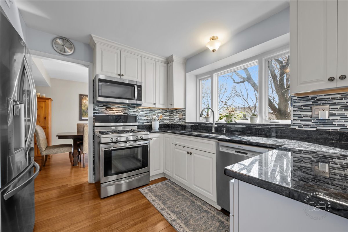 1060 Cliff View Lane Carol Stream, IL 60188 - Photo 5 of 17