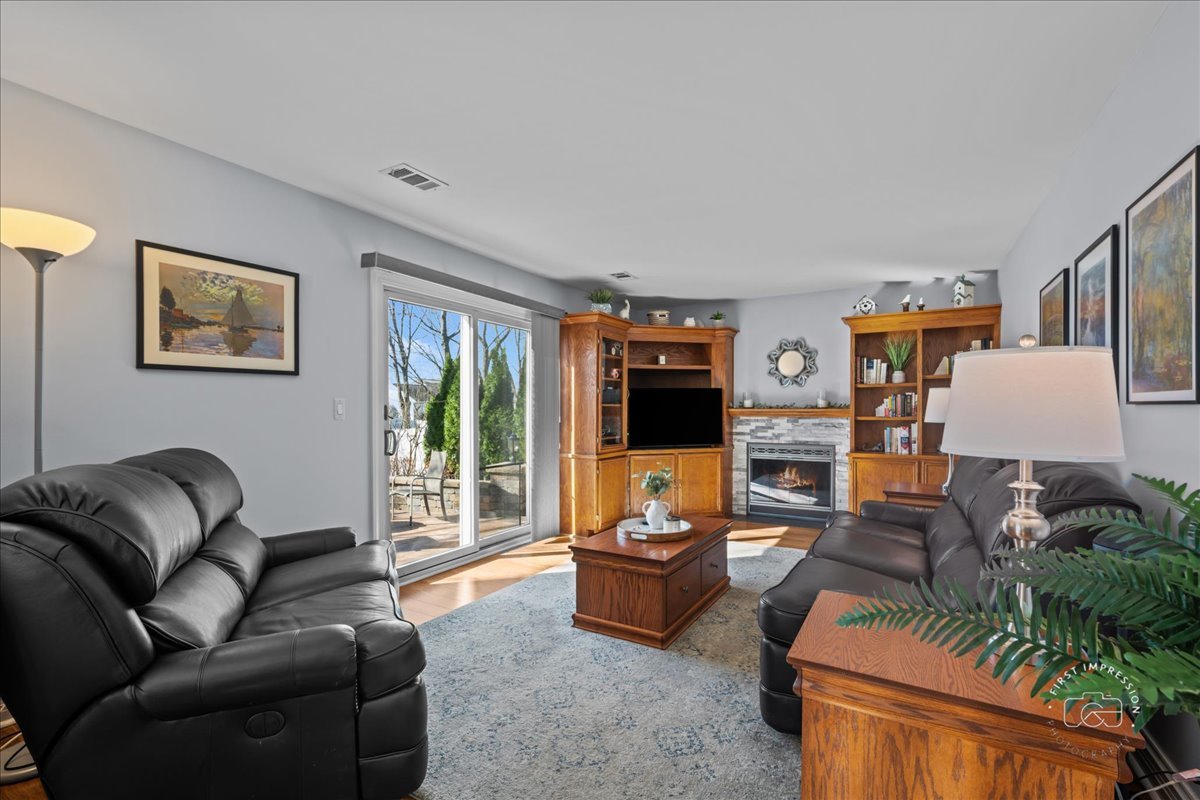 1060 Cliff View Lane Carol Stream, IL 60188 - Photo 8 of 17