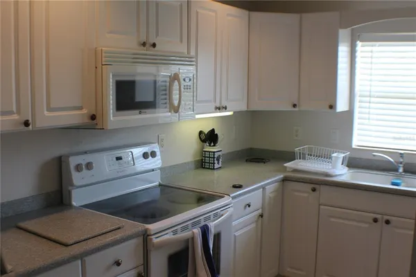 $1,600 | 7 Hyde Court, Unit C, Rotonda West, FL 33947
