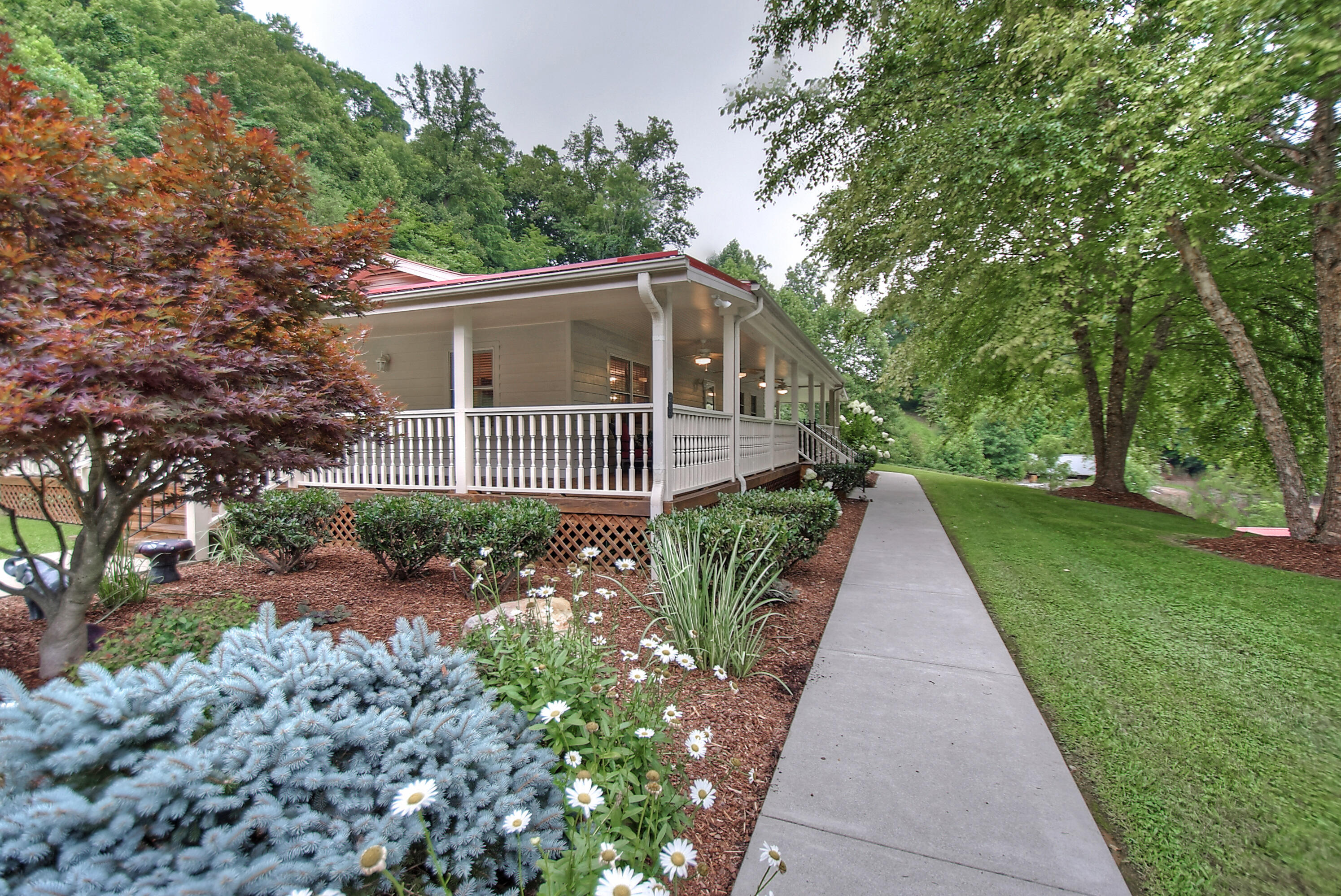 184 Russell Hill Road Elizabethton, TN 37643 - Photo 3 of 50 3