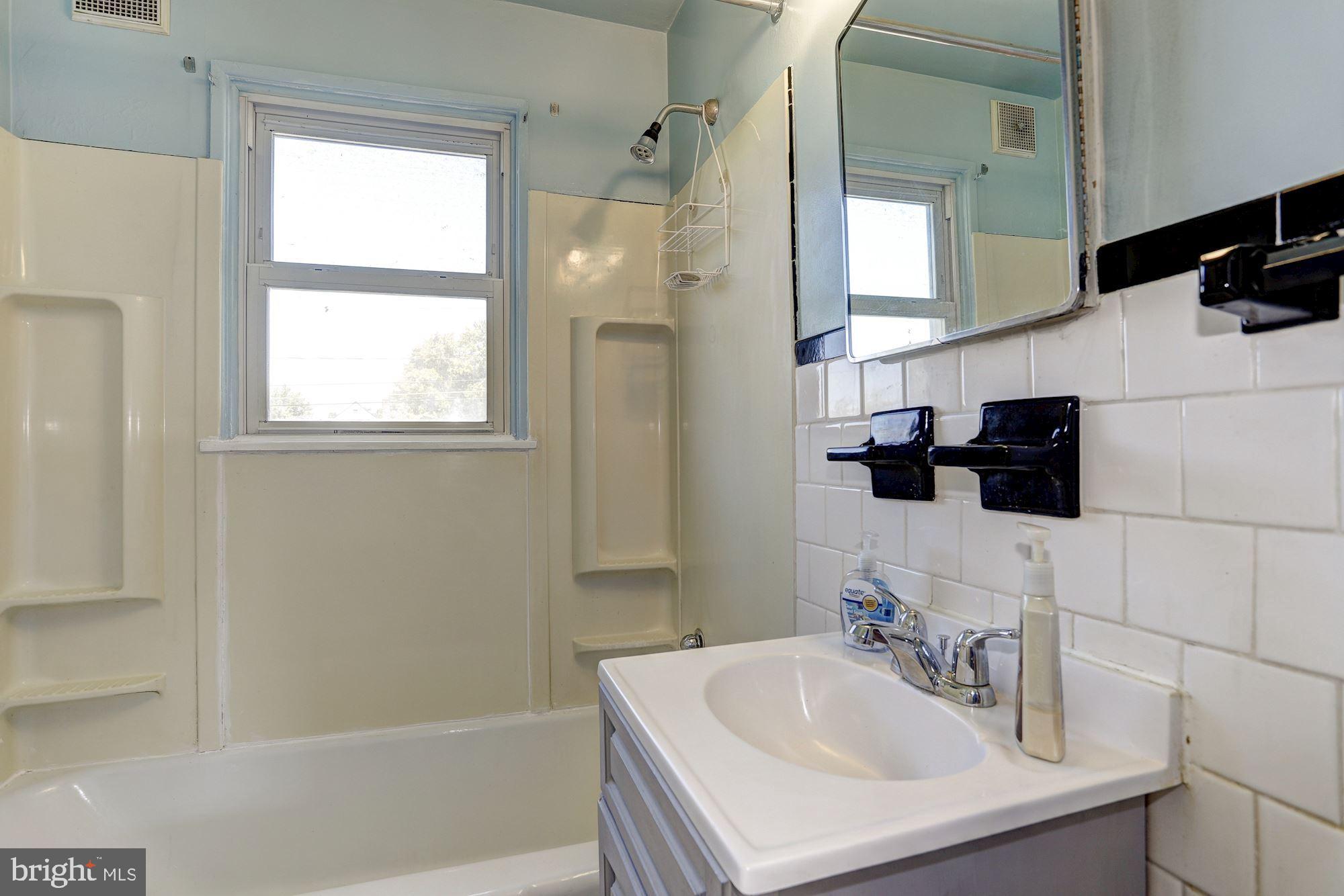 2616 Linwood Road Baltimore, MD 21234 - Photo 14 of 23 Bath