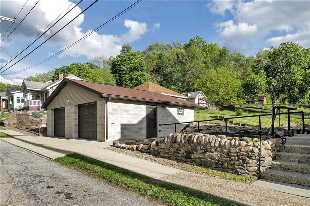 2662 Beaver Road Ambridge, PA 15003 - Photo 3 of 24