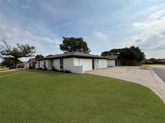 $400,000 | 6250 Shirley Drive, North Richland Hills, TX 76180