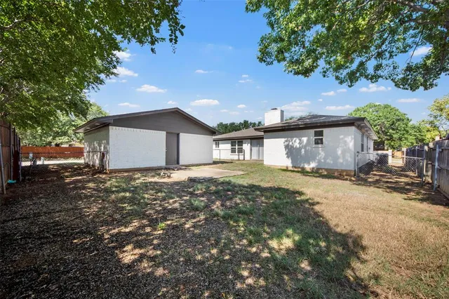 $400,000 | 6250 Shirley Drive, North Richland Hills, TX 76180