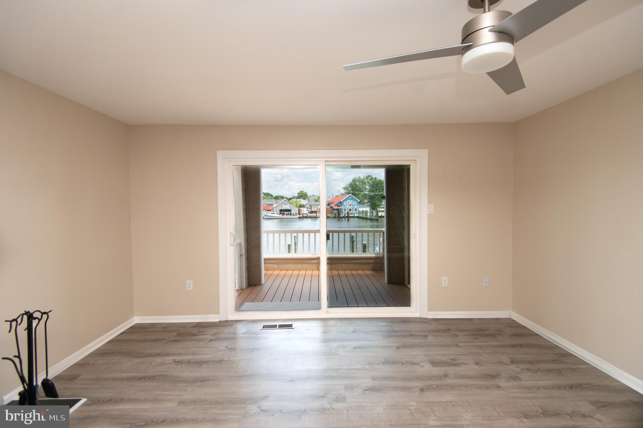 214 Market Square, Unit 7A Cambridge, MD 21613 - Photo 15 of 54 Living Room with waterviews