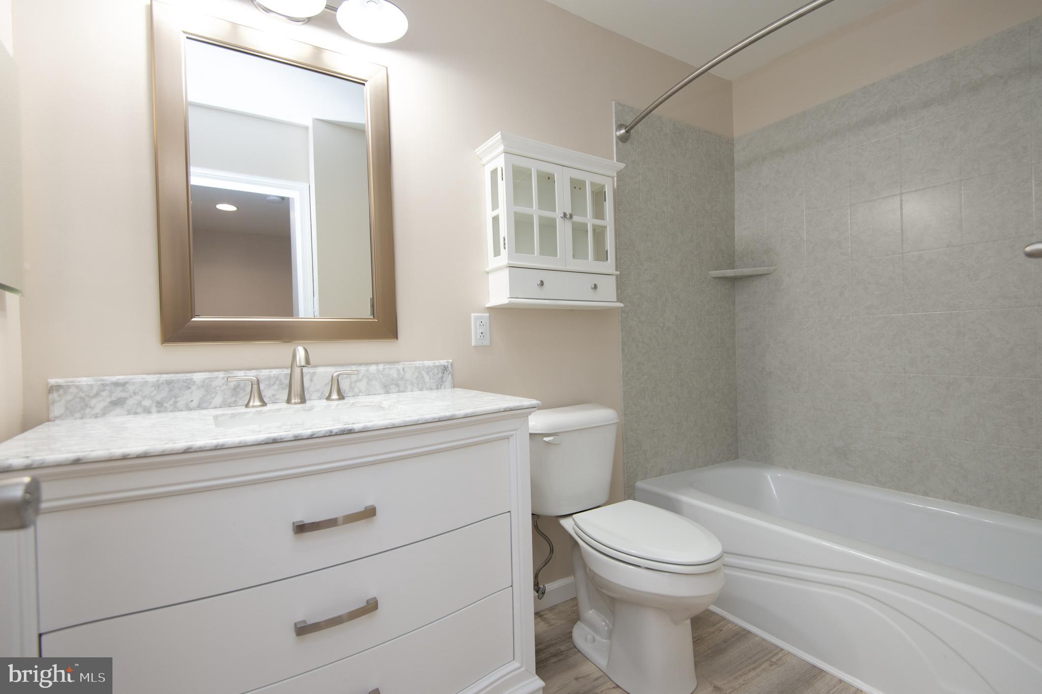 214 Market Square, Unit 7A Cambridge, MD 21613 - Photo 23 of 54 Upstairs bath