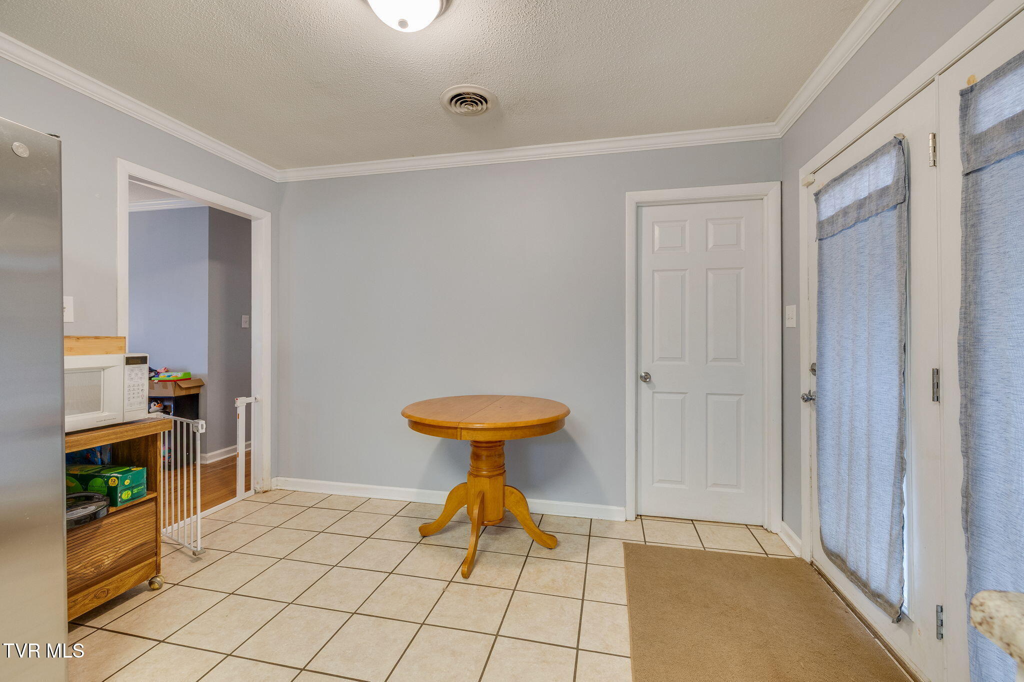 237 Paramount Drive Bristol, TN 37620 - Photo 11 of 38 009