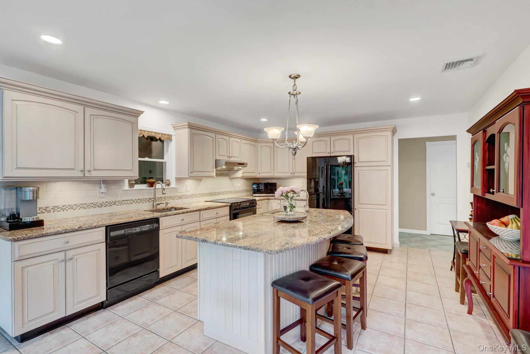 71 Dyke Road Setauket, NY 11733 - Photo 15 of 47