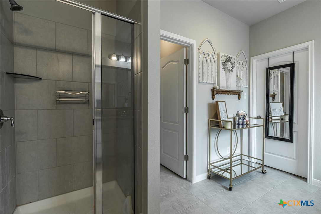 6142 Fairburn Temple, TX 76502 - Photo 22 of 38 a view of a room with a furniture