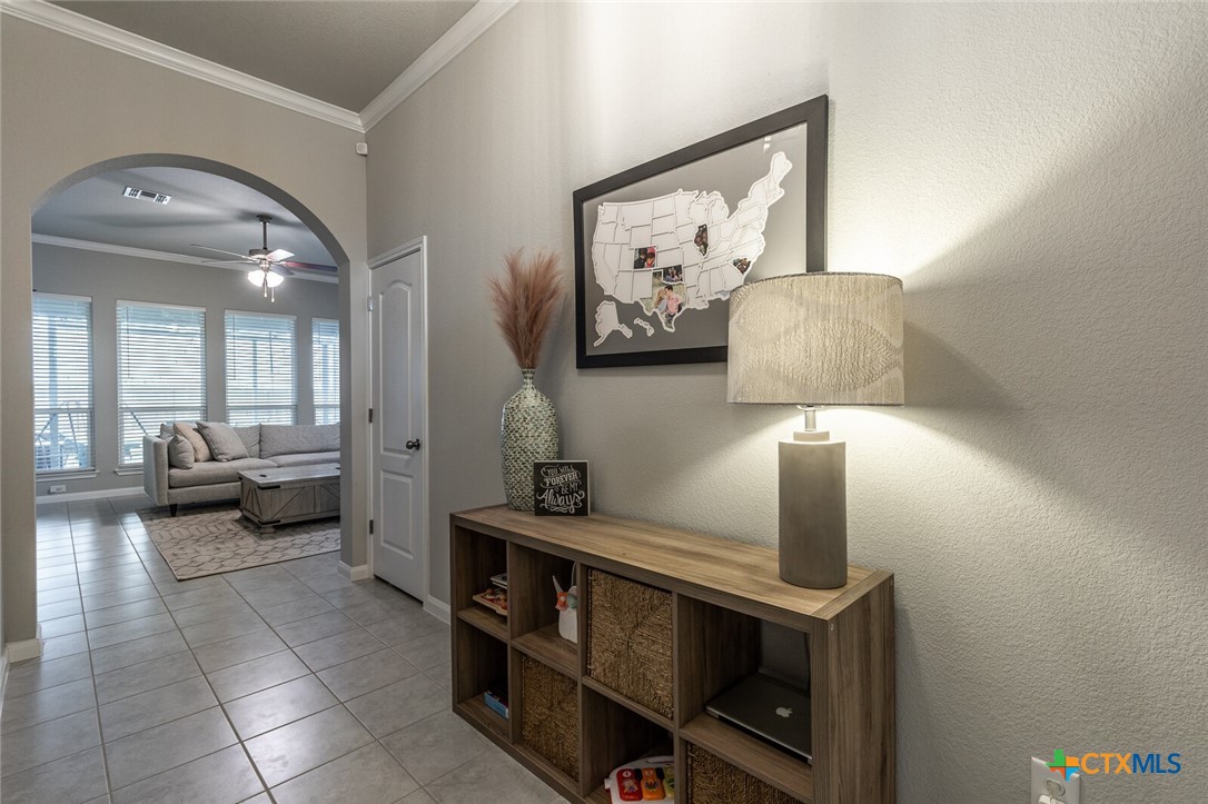 6142 Fairburn Temple, TX 76502 - Photo 6 of 38 a living room with furniture