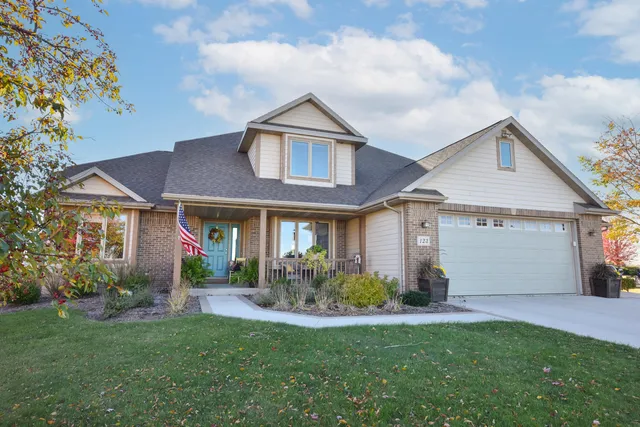 $619,000 | 123 Linden Lane, Cedar Grove, WI 53013