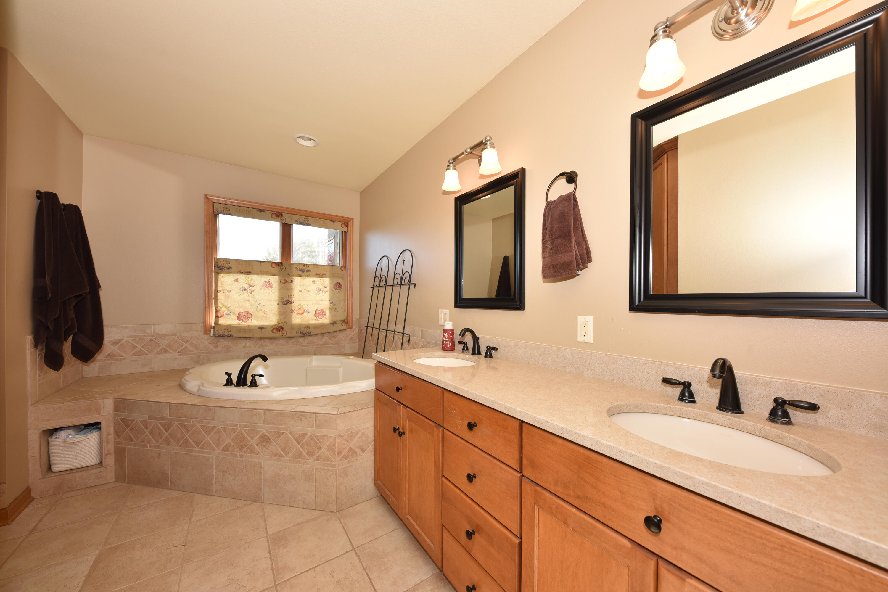 123 Linden Lane Cedar Grove, WI 53013 - Photo 19 of 37 Primary Bathroom