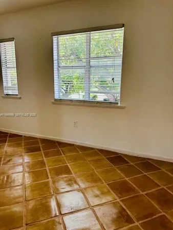 $2,350 | 736 13th Street, Unit 212, Miami Beach, FL 33139