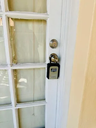 $2,350 | 736 13th Street, Unit 212, Miami Beach, FL 33139