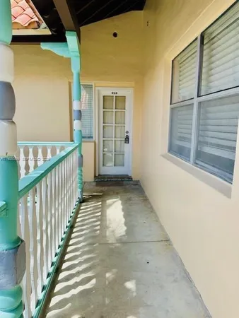 $2,350 | 736 13th Street, Unit 212, Miami Beach, FL 33139