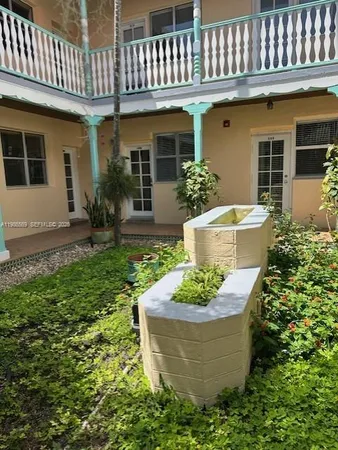 $2,350 | 736 13th Street, Unit 212, Miami Beach, FL 33139
