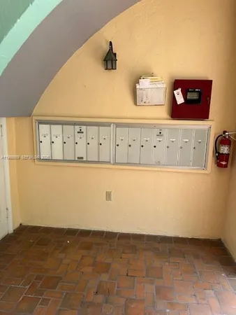 $2,350 | 736 13th Street, Unit 212, Miami Beach, FL 33139