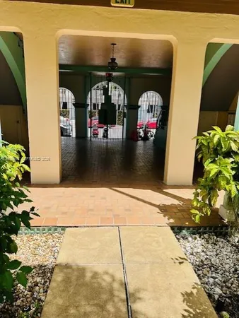 $2,350 | 736 13th Street, Unit 212, Miami Beach, FL 33139
