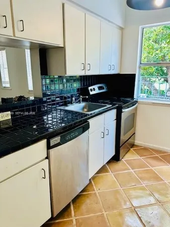 $2,350 | 736 13th Street, Unit 212, Miami Beach, FL 33139