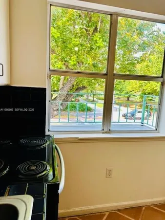$2,350 | 736 13th Street, Unit 212, Miami Beach, FL 33139