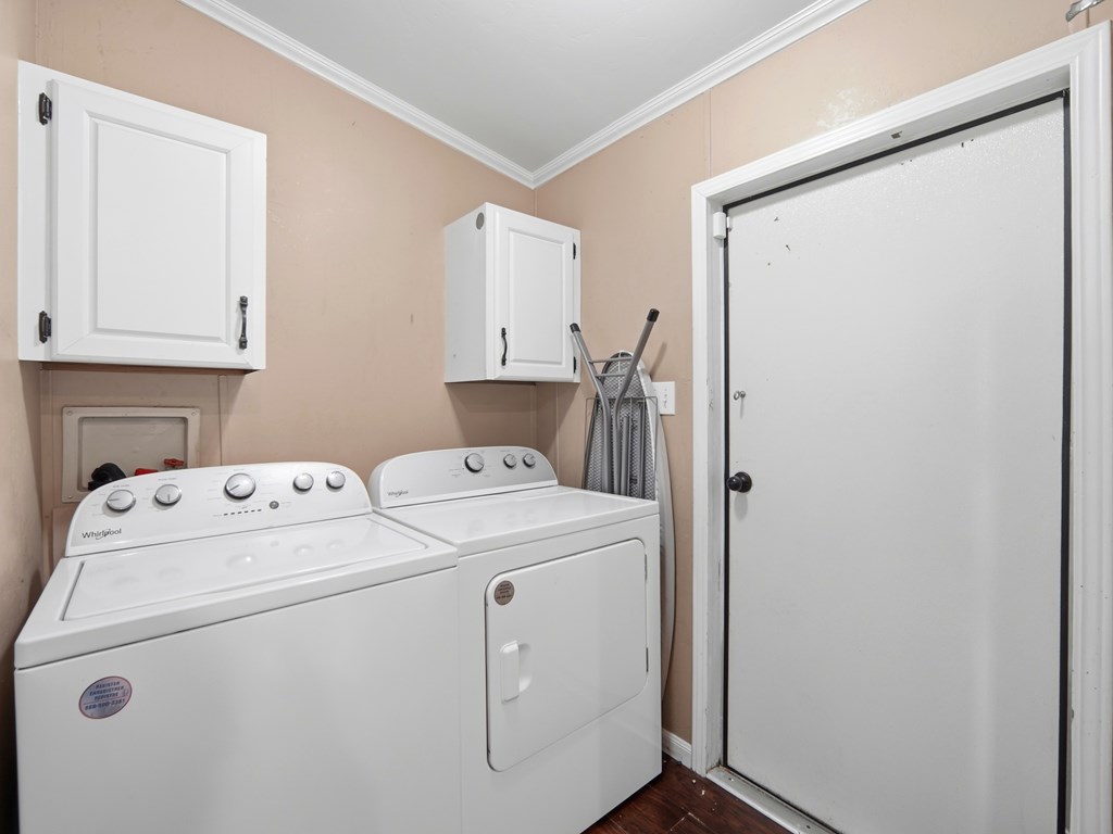 127 Windmill Drive Bandera, TX 78003 - Photo 14 of 29 a utility room with dryer and washer