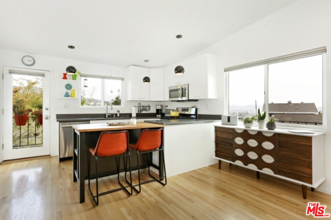 3651 Roderick Road Los Angeles, CA 90065 - Photo 14 of 40